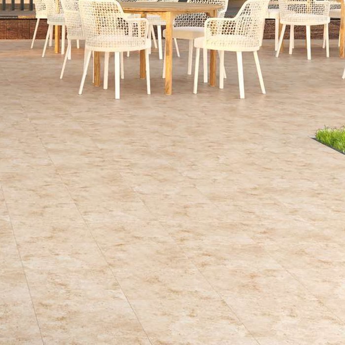 Carrelage de sol Arkonik Siena. Pierre claire couleur sable, avec quatre faces différentes