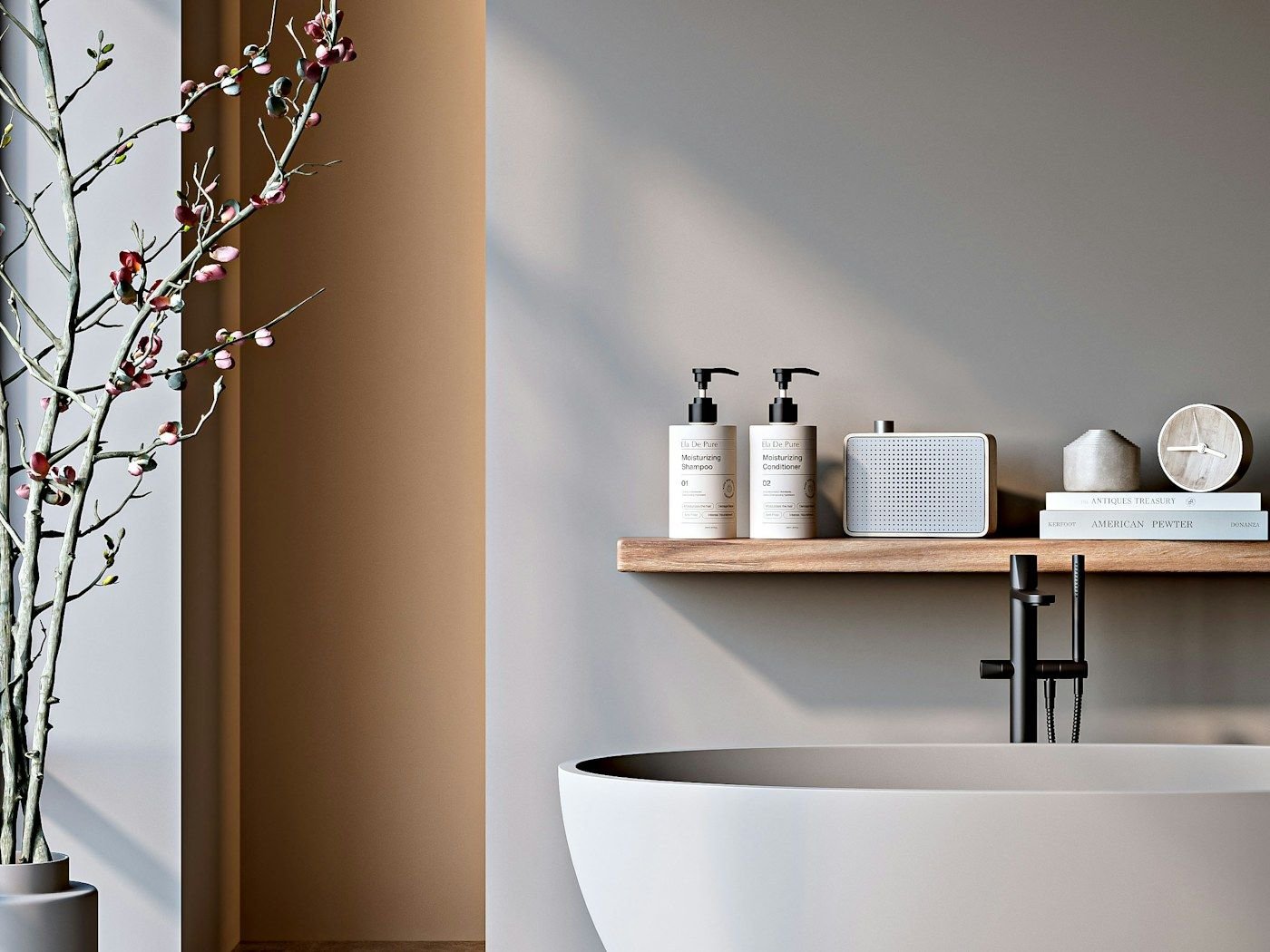 Baño reformado con bañera exenta, luz natural y acabados en tonos cálidos