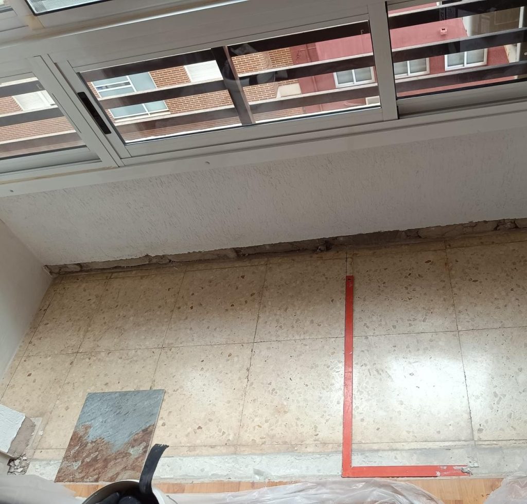 segundo paso reforma cocina suelo quitado